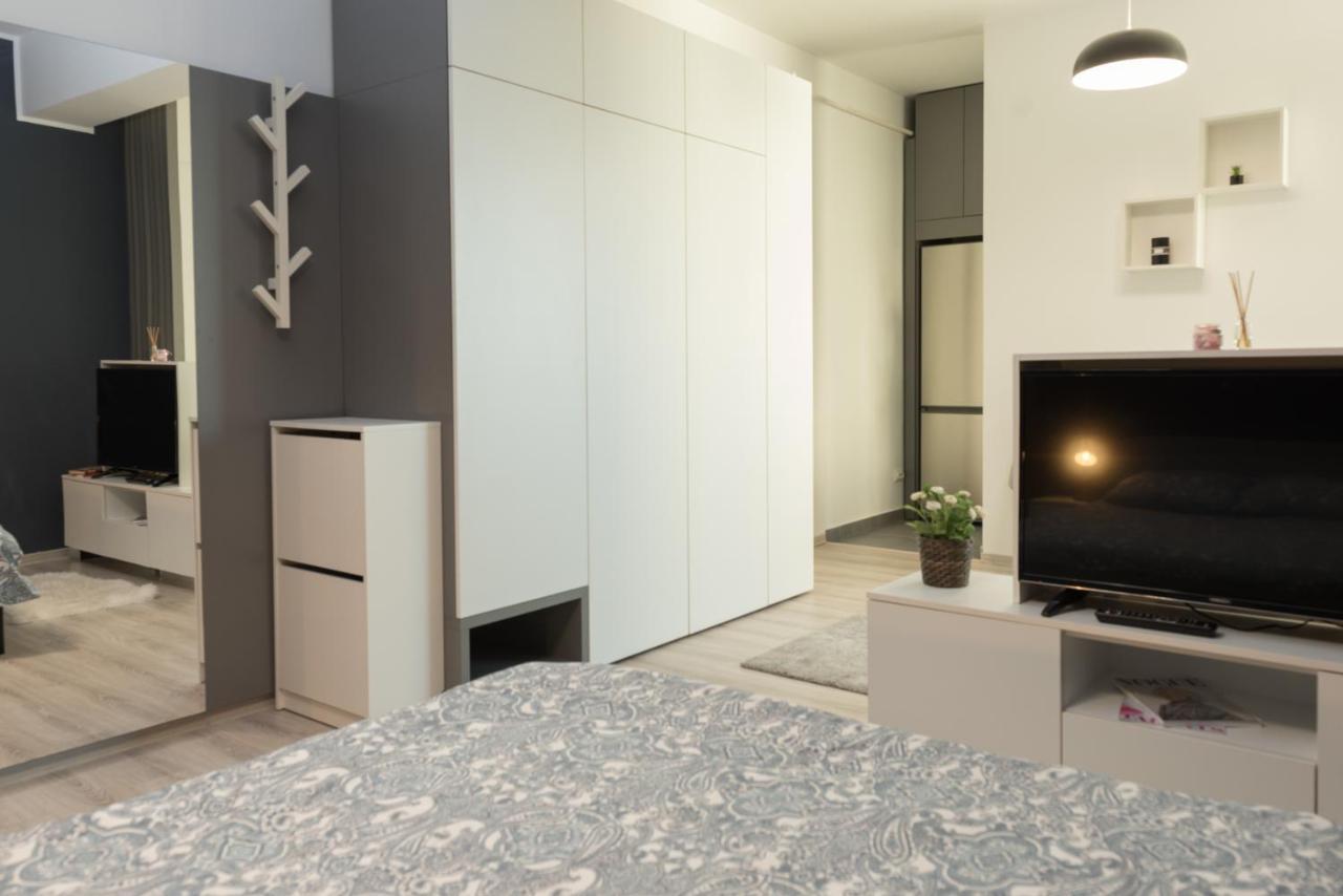 The Chic Minimalist - Apartment Iasi Exterior photo